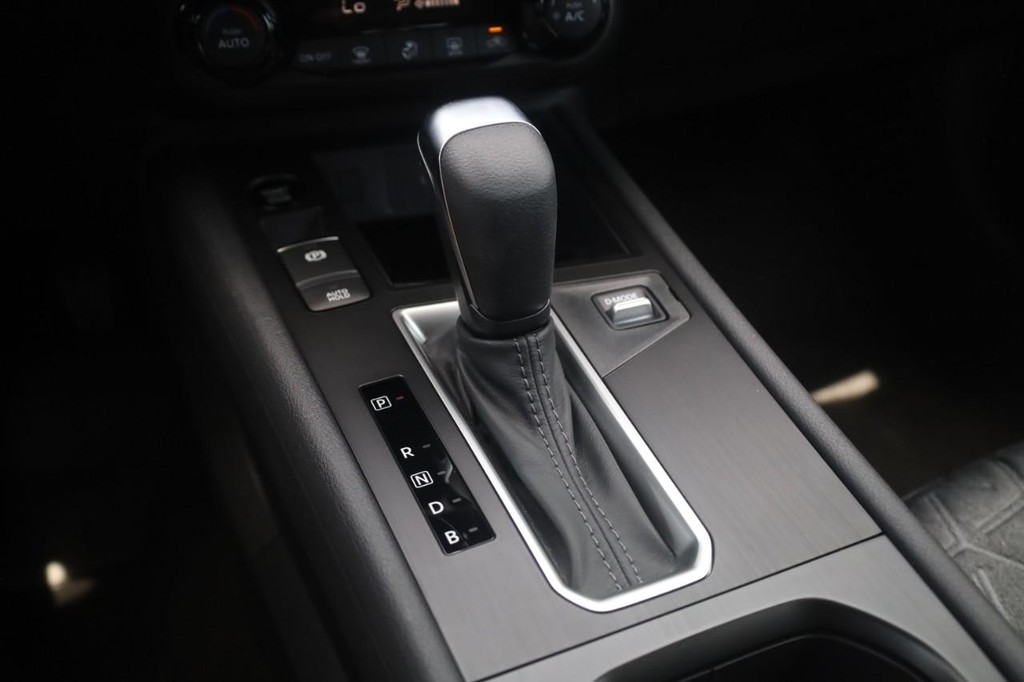 Nissan Kicks Vehicle Image 18
