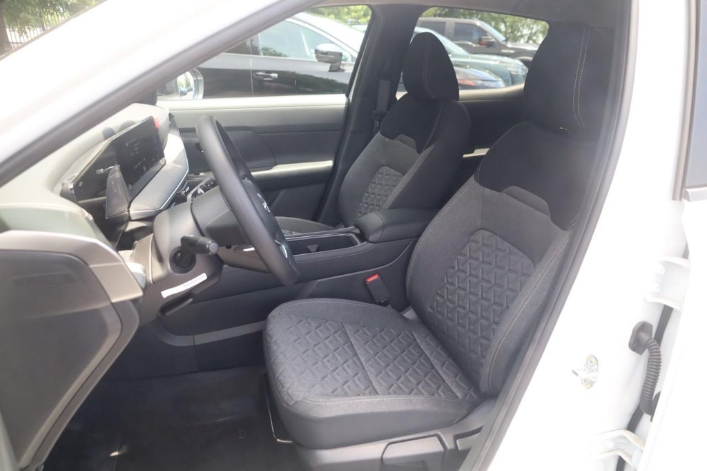 Nissan Kicks Vehicle Image 19