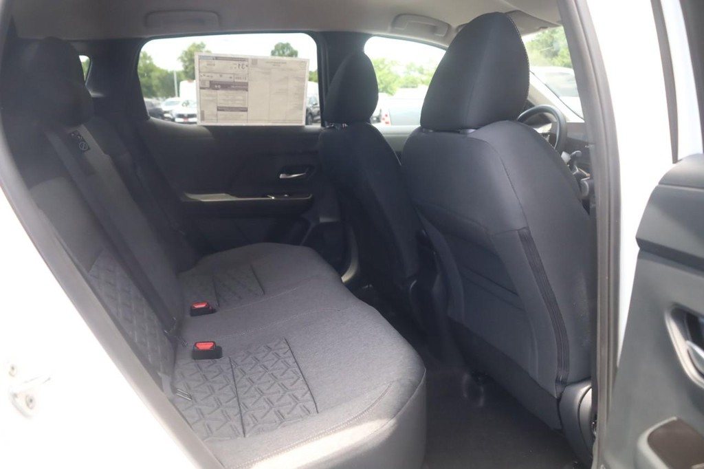 Nissan Kicks Vehicle Image 21