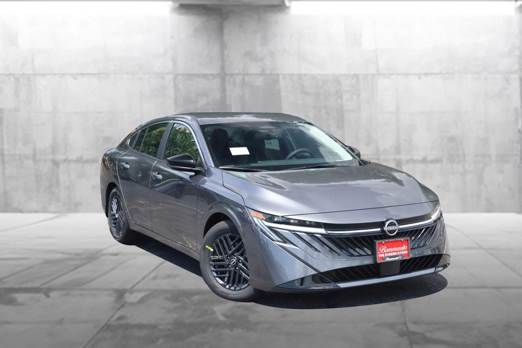 Nissan Sentra Vehicle Full-screen Gallery Image 2