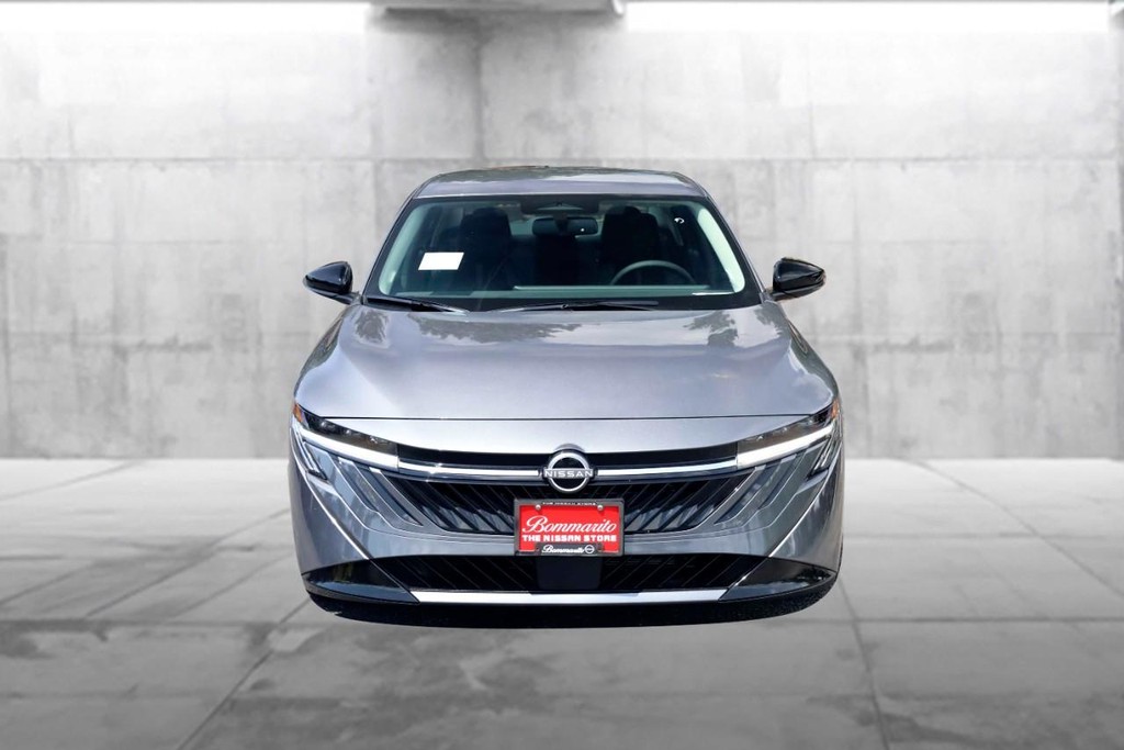 Nissan Sentra Vehicle Full-screen Gallery Image 4