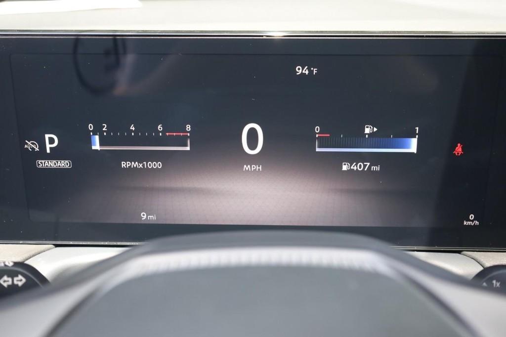 Nissan Sentra Vehicle Full-screen Gallery Image 10