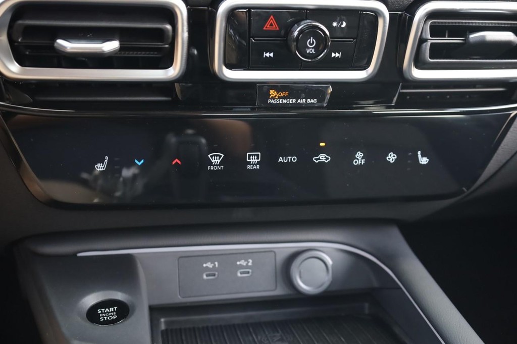 Nissan Sentra Vehicle Full-screen Gallery Image 13