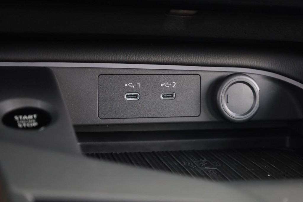 Nissan Sentra Vehicle Full-screen Gallery Image 14