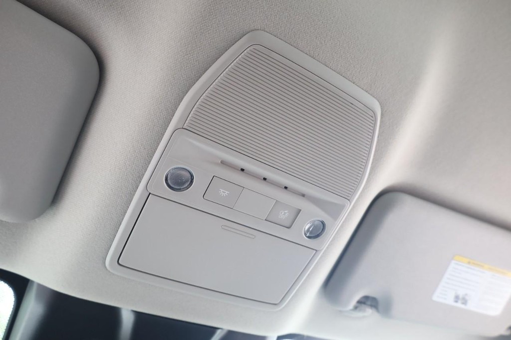 Nissan Sentra Vehicle Full-screen Gallery Image 16