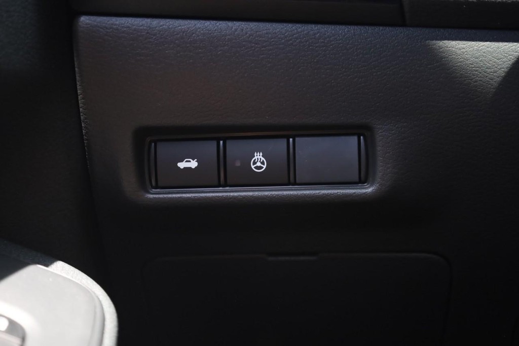 Nissan Sentra Vehicle Full-screen Gallery Image 18