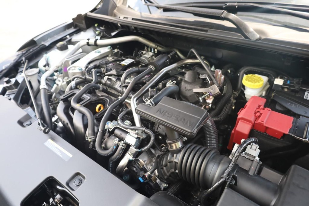 Nissan Sentra Vehicle Full-screen Gallery Image 24