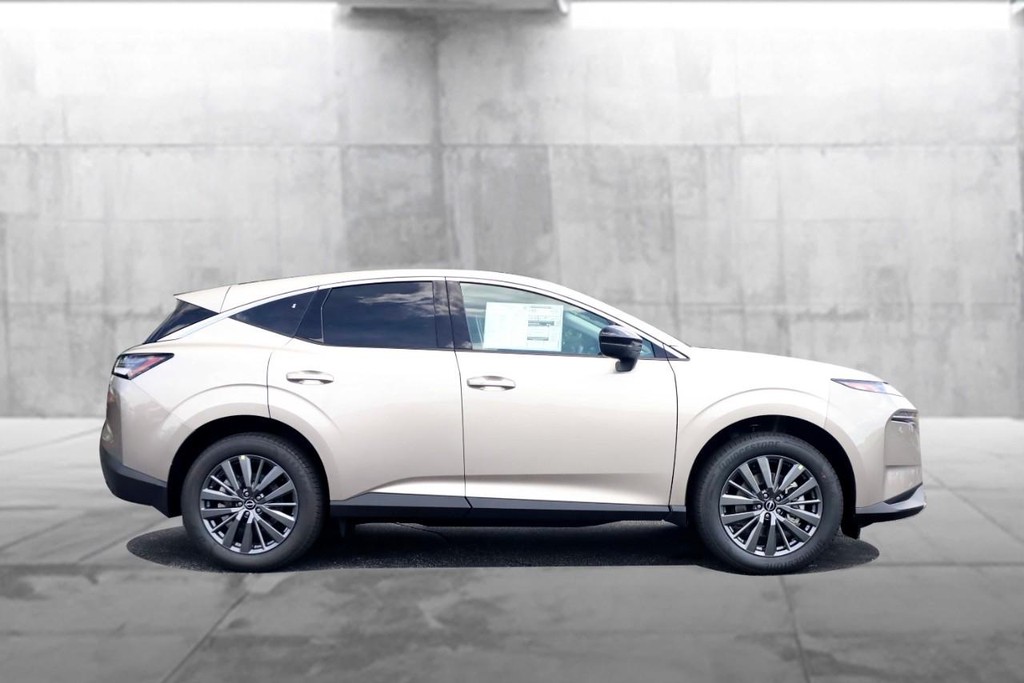 Nissan Murano Vehicle Full-screen Gallery Image 5