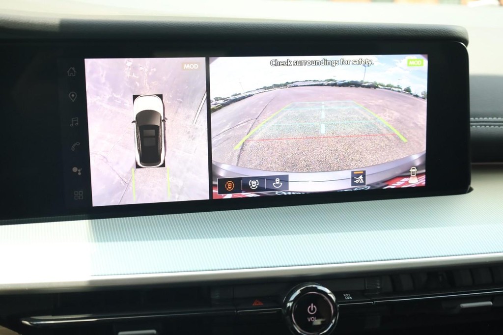Nissan Murano Vehicle Full-screen Gallery Image 11