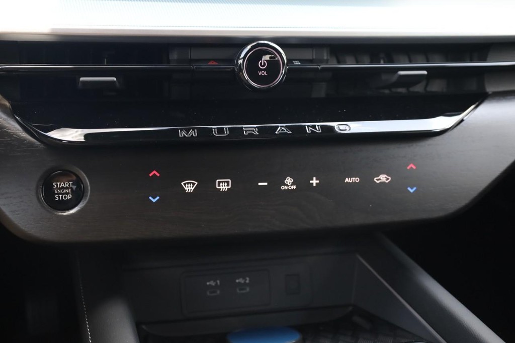 Nissan Murano Vehicle Full-screen Gallery Image 12