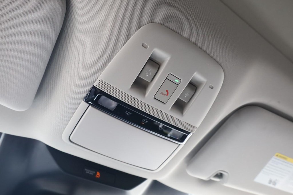 Nissan Murano Vehicle Full-screen Gallery Image 15