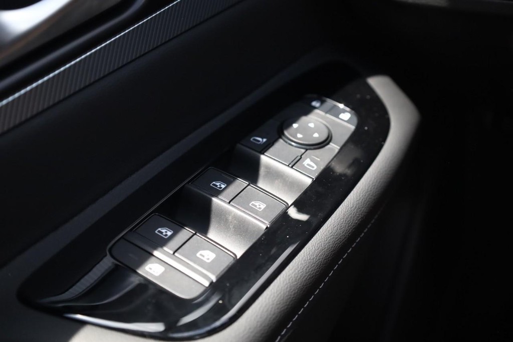 Nissan Murano Vehicle Full-screen Gallery Image 16