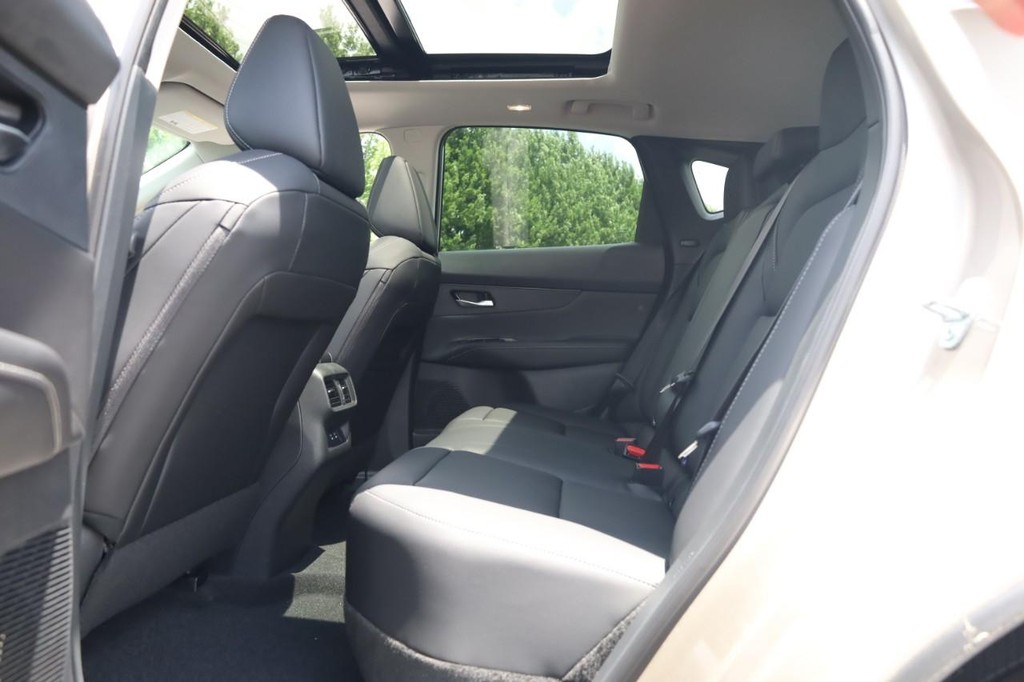 Nissan Murano Vehicle Full-screen Gallery Image 19