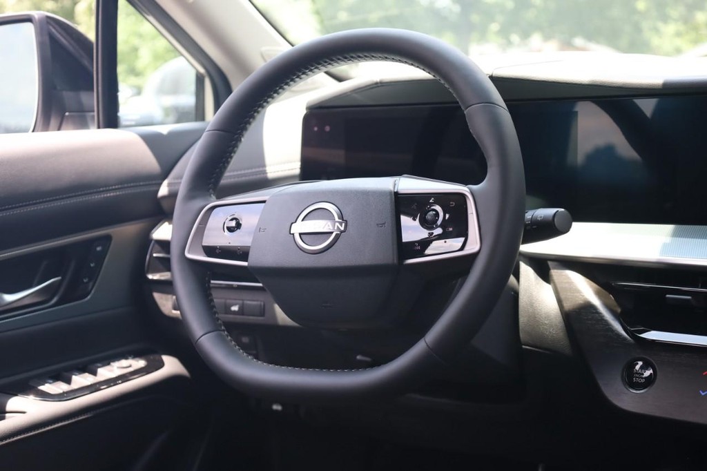 Nissan Murano Vehicle Full-screen Gallery Image 22