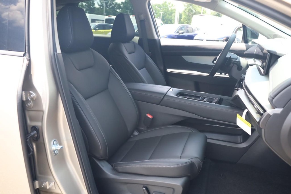 Nissan Murano Vehicle Full-screen Gallery Image 23