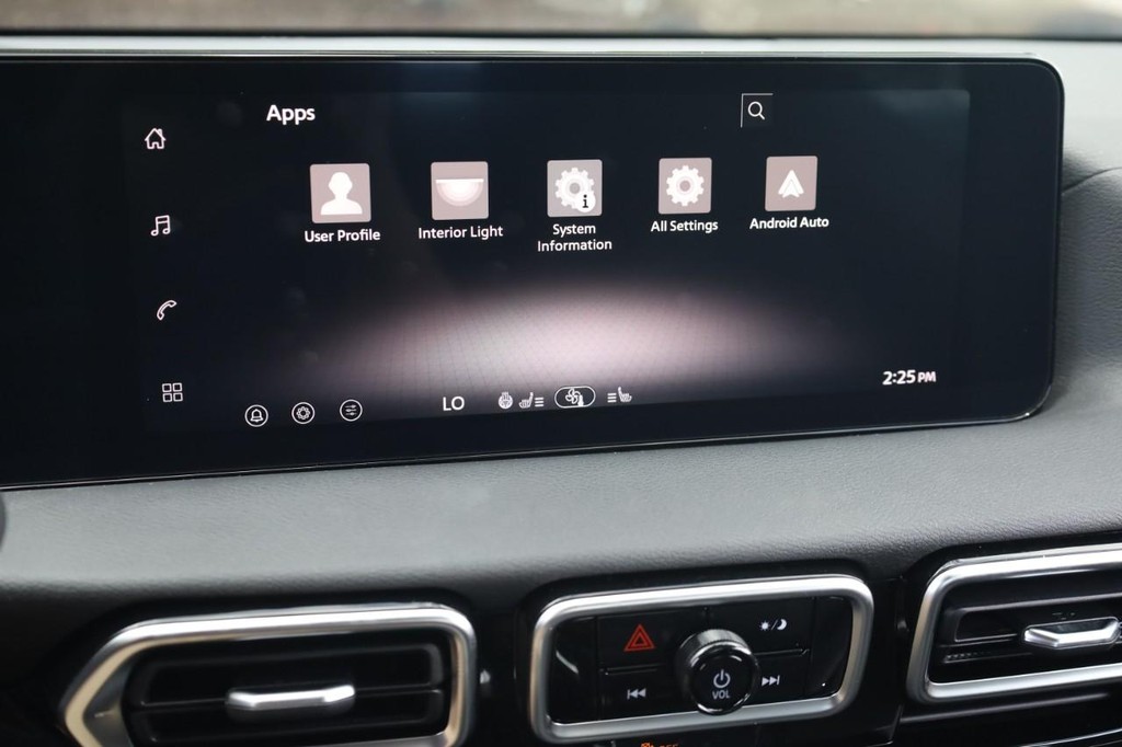 Nissan Sentra Vehicle Full-screen Gallery Image 11