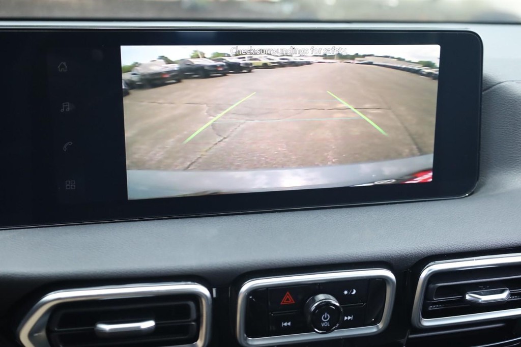Nissan Sentra Vehicle Full-screen Gallery Image 12
