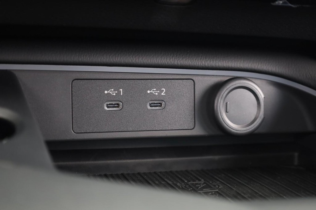 Nissan Sentra Vehicle Full-screen Gallery Image 14