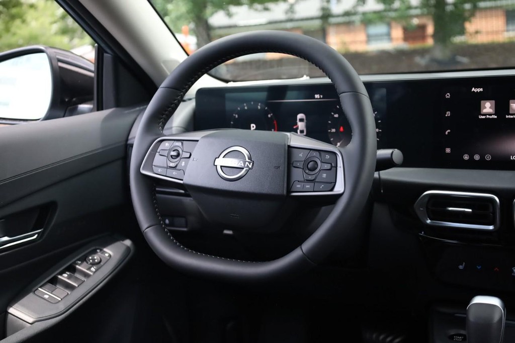 Nissan Sentra Vehicle Full-screen Gallery Image 21
