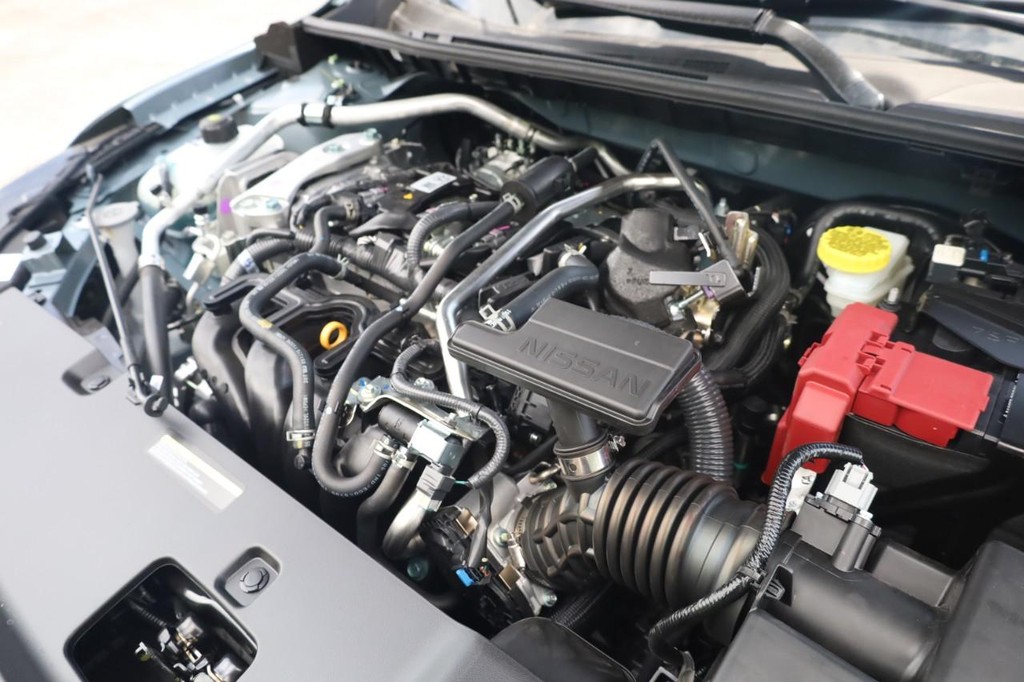 Nissan Sentra Vehicle Full-screen Gallery Image 23