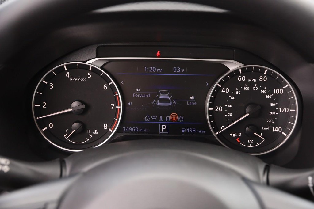 Nissan Altima Vehicle Full-screen Gallery Image 13