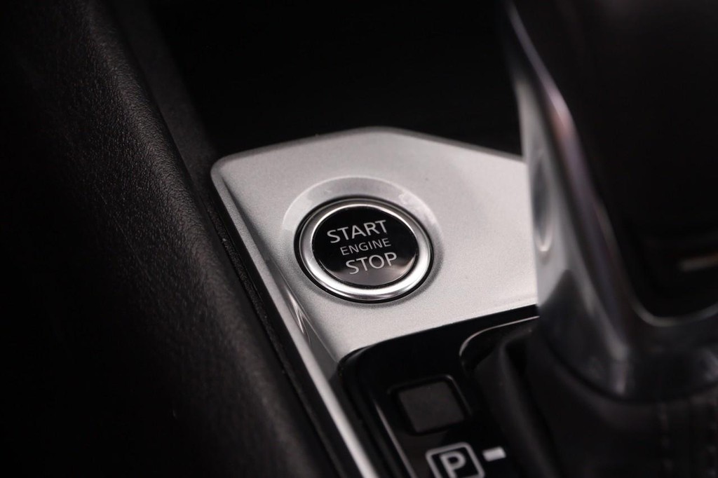 Nissan Altima Vehicle Full-screen Gallery Image 18