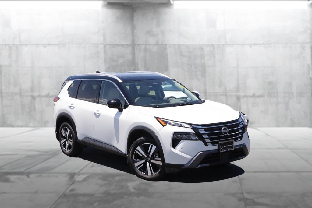 Nissan Rogue Vehicle Image 02