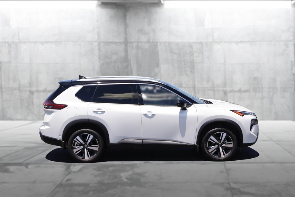 Nissan Rogue Vehicle Image 05