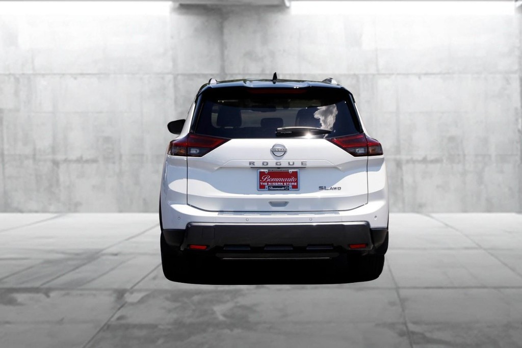 Nissan Rogue Vehicle Image 06