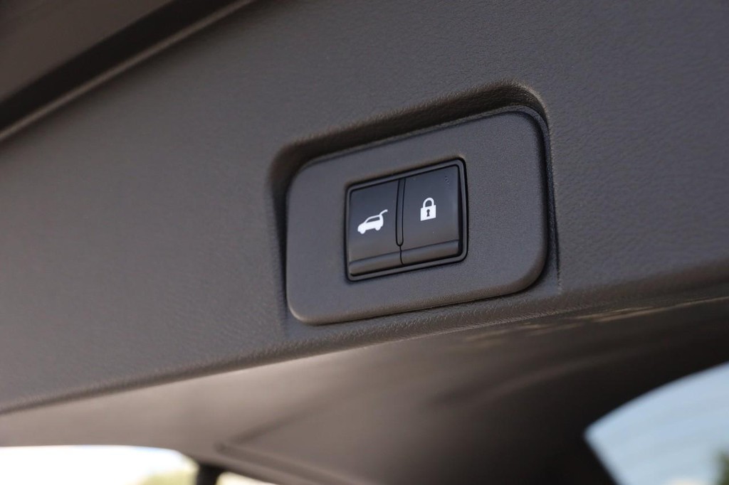 Nissan Rogue Vehicle Image 08