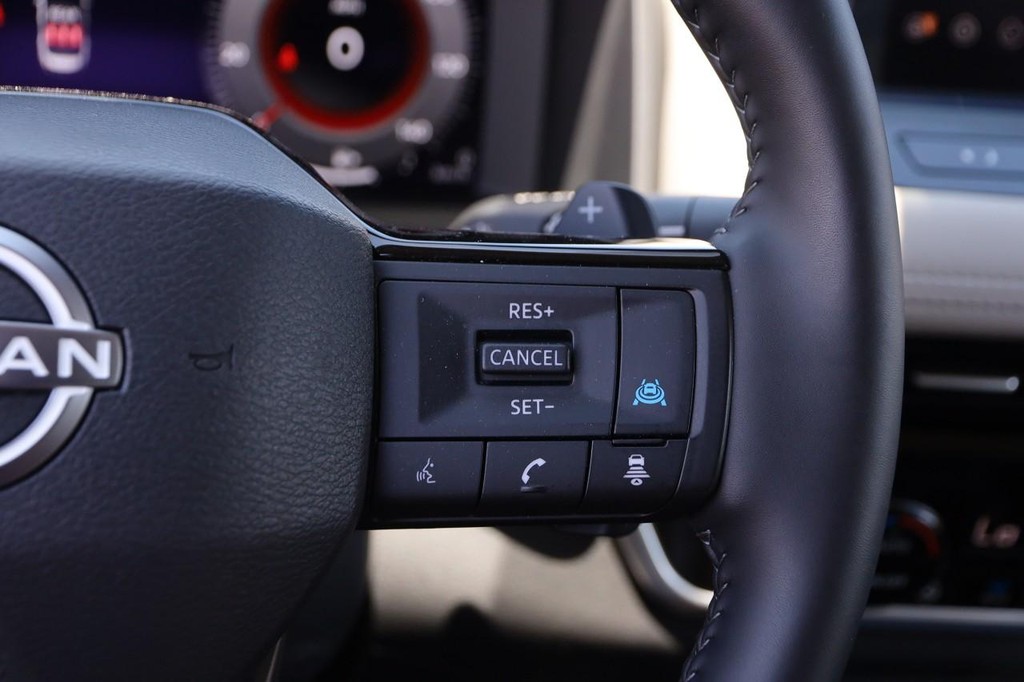 Nissan Rogue Vehicle Image 14