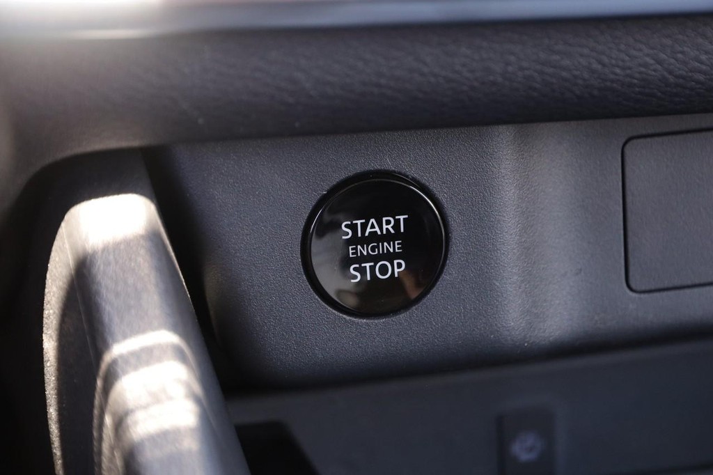 Nissan Rogue Vehicle Image 16