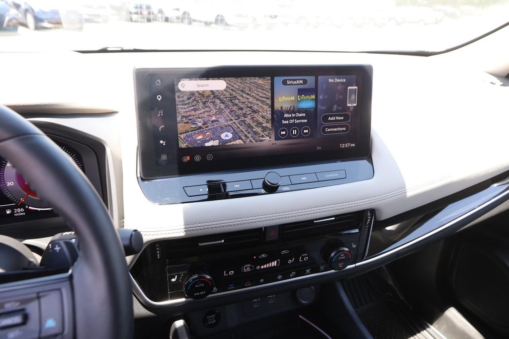 Nissan Rogue Vehicle Image 17