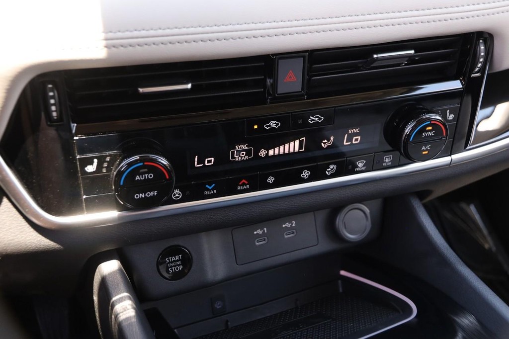 Nissan Rogue Vehicle Image 20