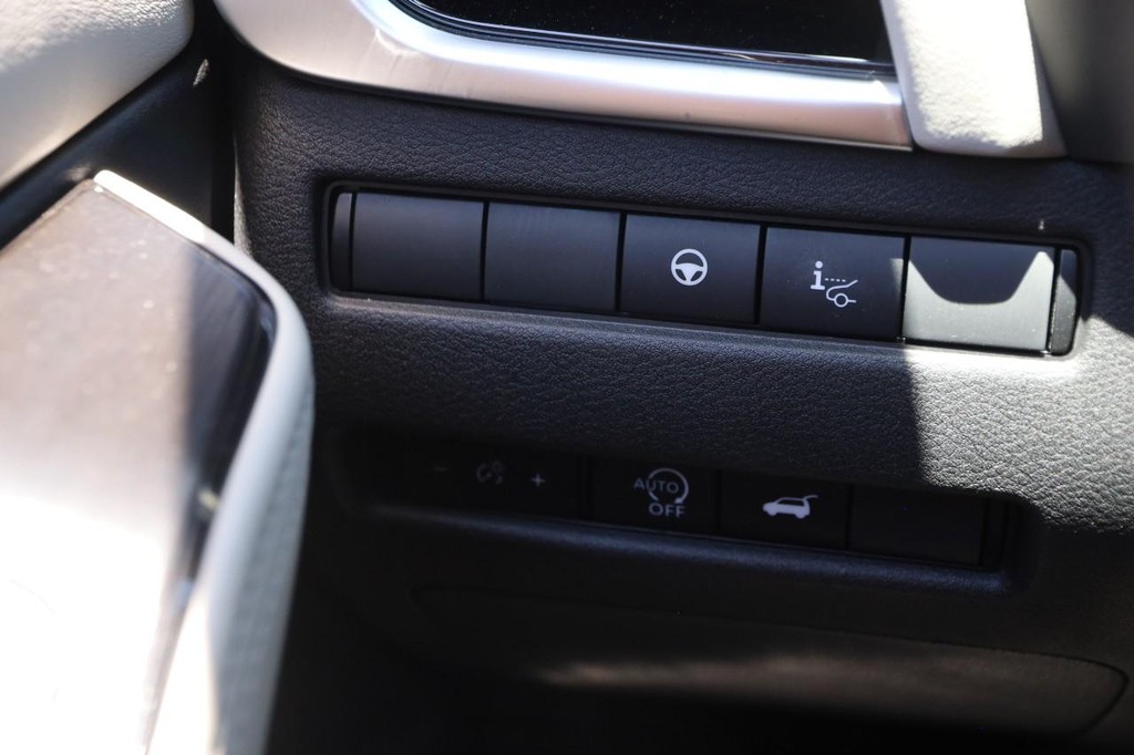 Nissan Rogue Vehicle Image 22