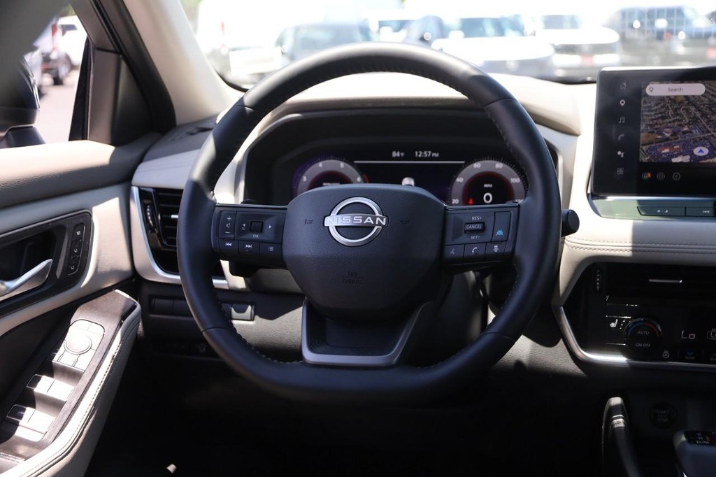 Nissan Rogue Vehicle Image 25