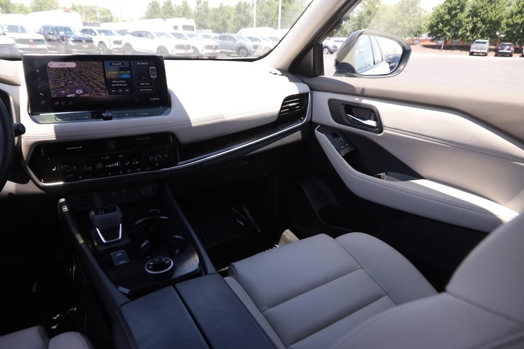Nissan Rogue Vehicle Image 27