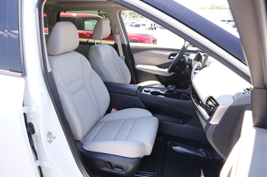 Nissan Rogue Vehicle Image 28
