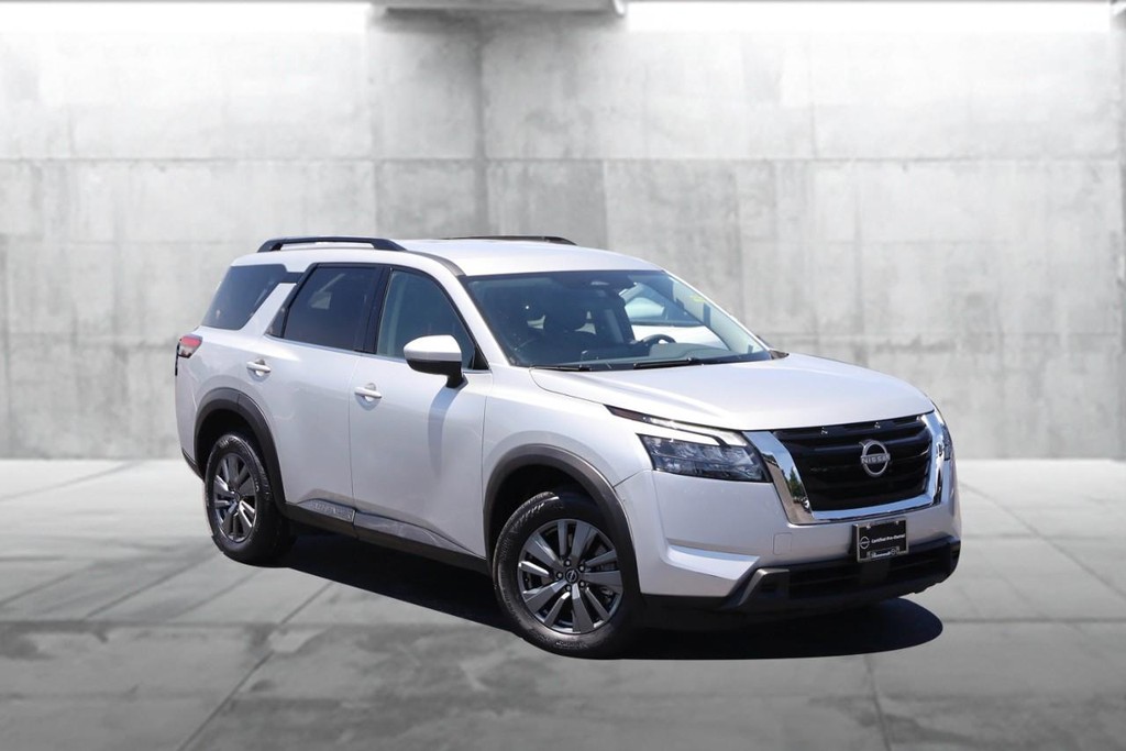 Nissan Pathfinder Vehicle Image 02