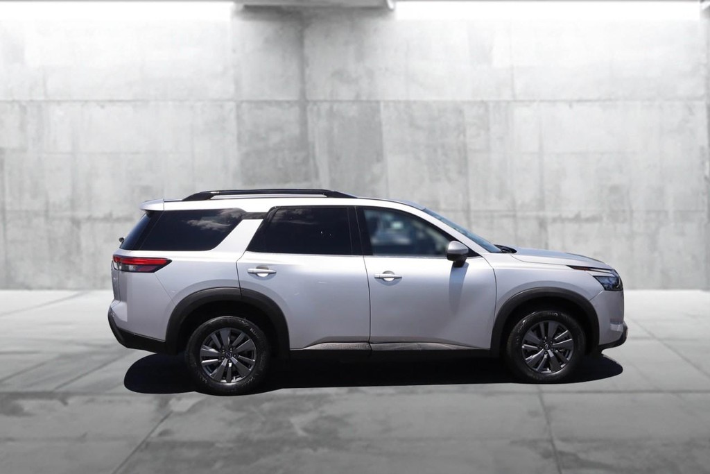 Nissan Pathfinder Vehicle Image 05
