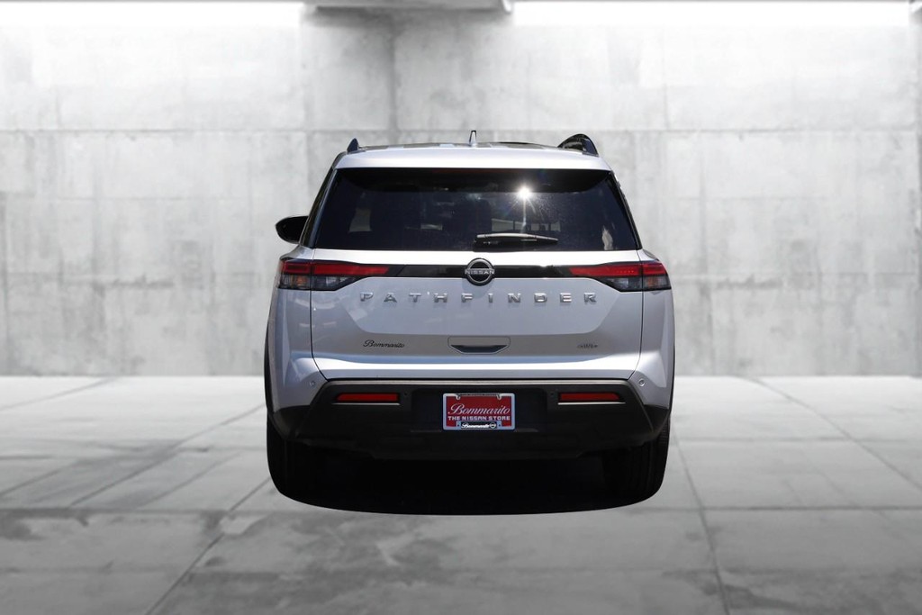 Nissan Pathfinder Vehicle Image 06