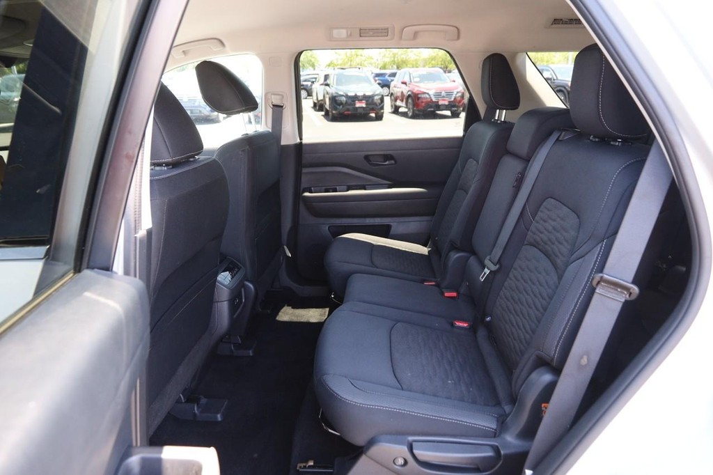 Nissan Pathfinder Vehicle Image 10