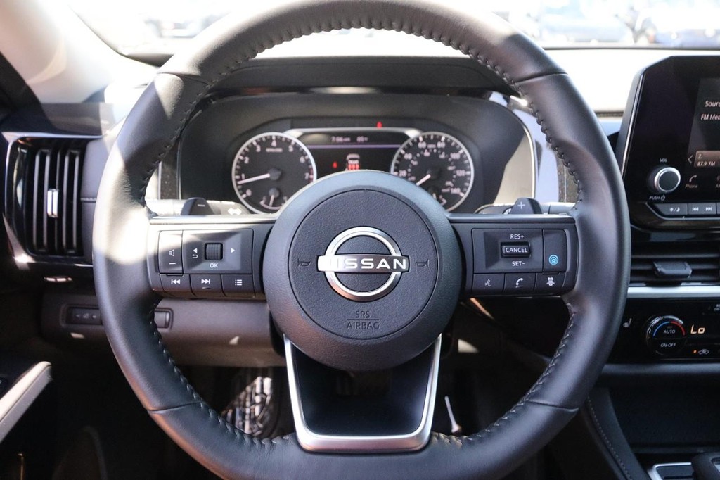 Nissan Pathfinder Vehicle Image 12
