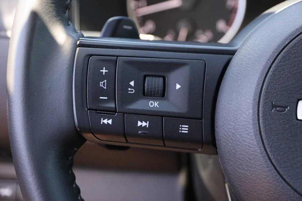 Nissan Pathfinder Vehicle Image 13