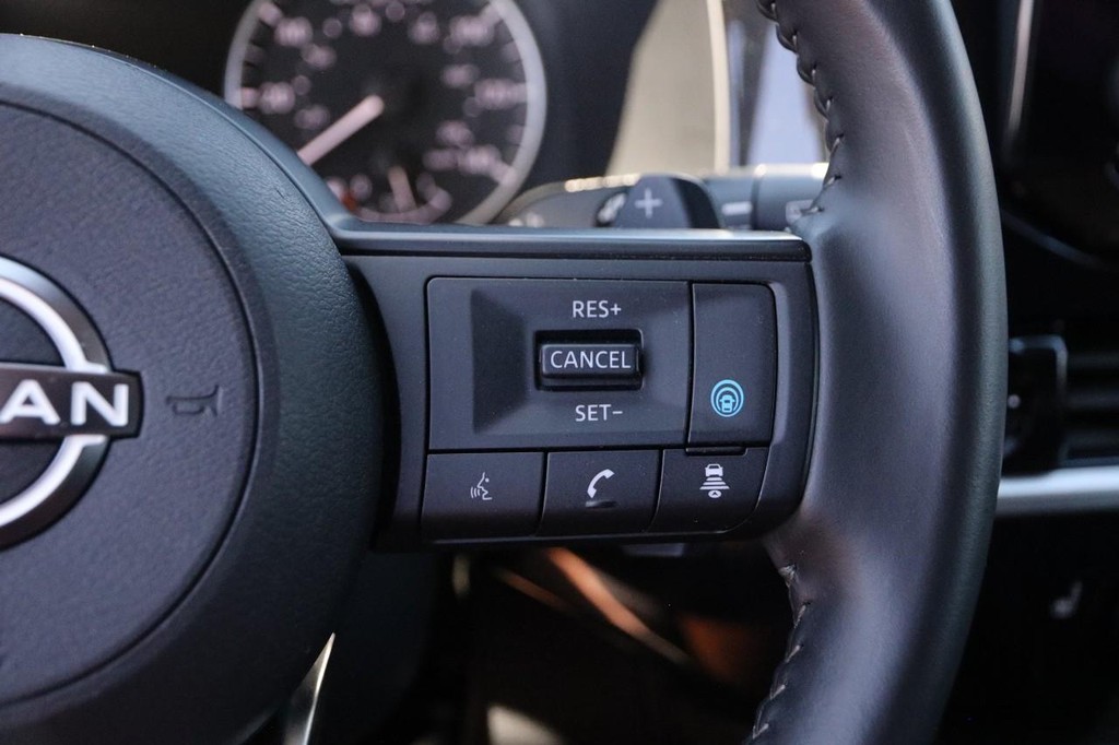 Nissan Pathfinder Vehicle Image 14