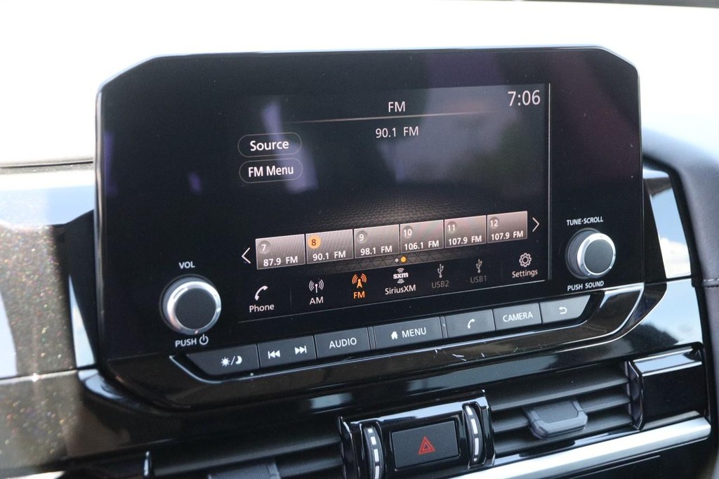 Nissan Pathfinder Vehicle Image 17