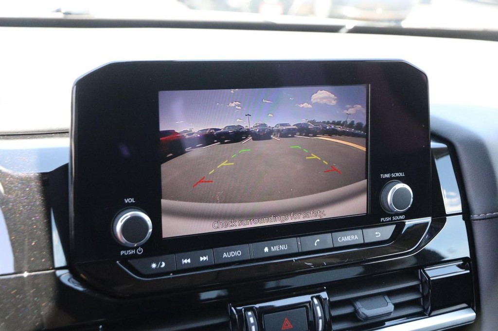 Nissan Pathfinder Vehicle Image 18