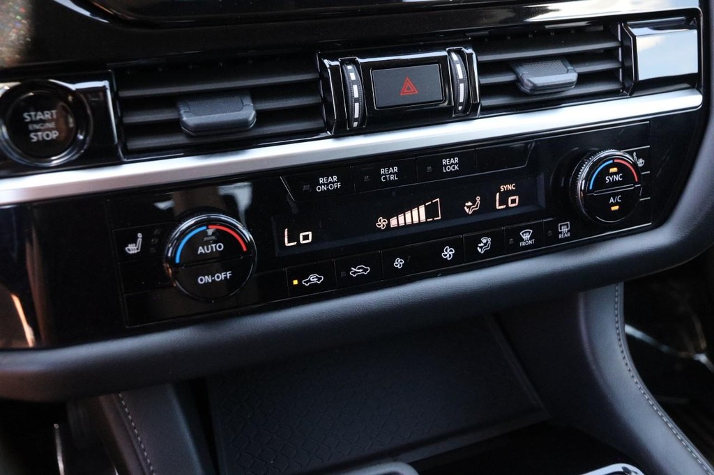 Nissan Pathfinder Vehicle Image 19