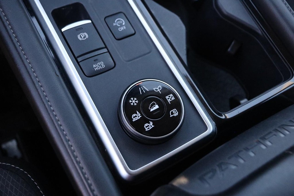 Nissan Pathfinder Vehicle Image 20