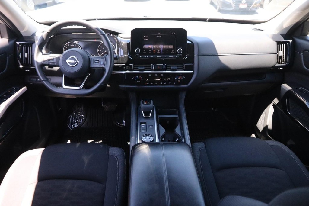 Nissan Pathfinder Vehicle Image 22